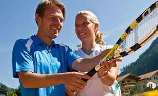 Weekly active tennis classes